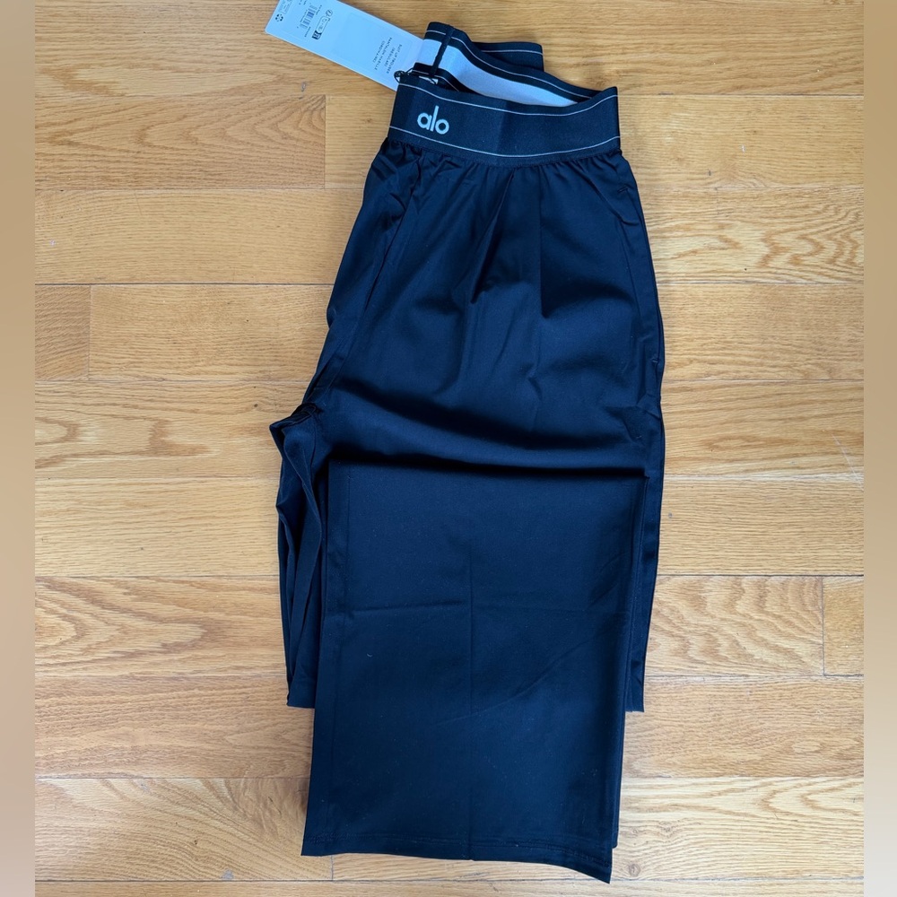 Black ALO Yoga Suit Up Trouser (Regular) - Picture 2 of 5